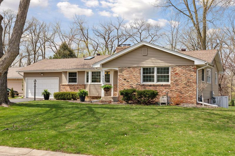 5609 Hawkes Dr, Edina, MN 55436