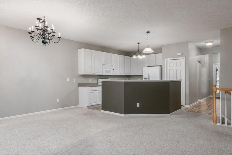 10845 Thone Rd, Woodbury, MN 55129