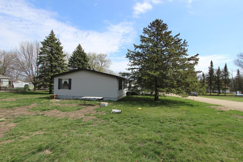 810 Maple St, Henderson, MN 56044