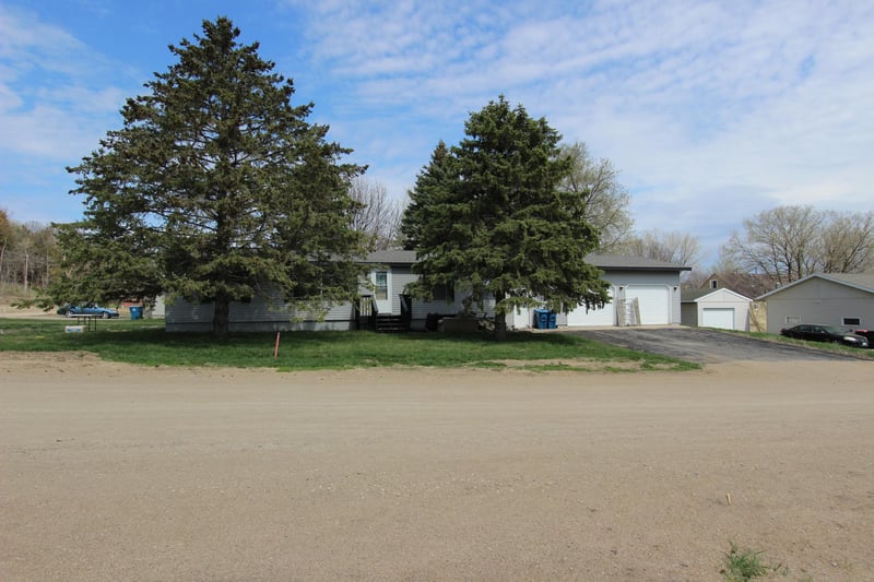 810 Maple St, Henderson, MN 56044