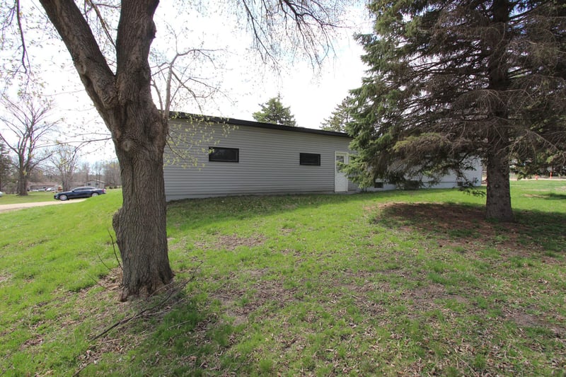 810 Maple St, Henderson, MN 56044