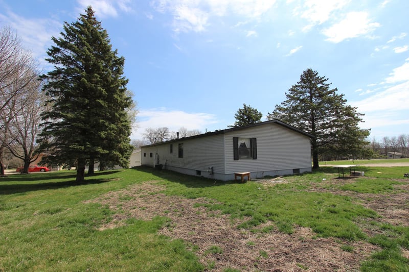 810 Maple St, Henderson, MN 56044