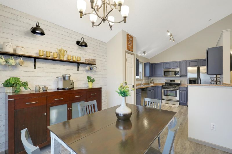 7518 Hampton Ln, Shakopee, MN 55379
