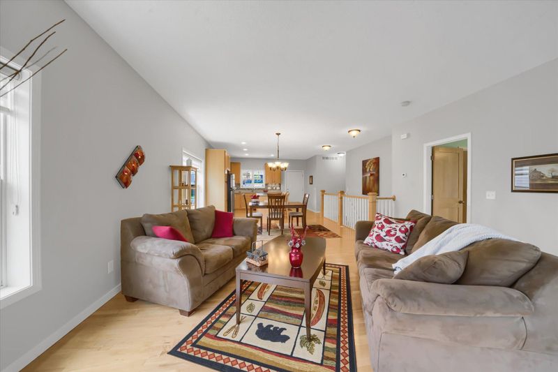 301 Quebec Ct, Little Canada, MN 55117
