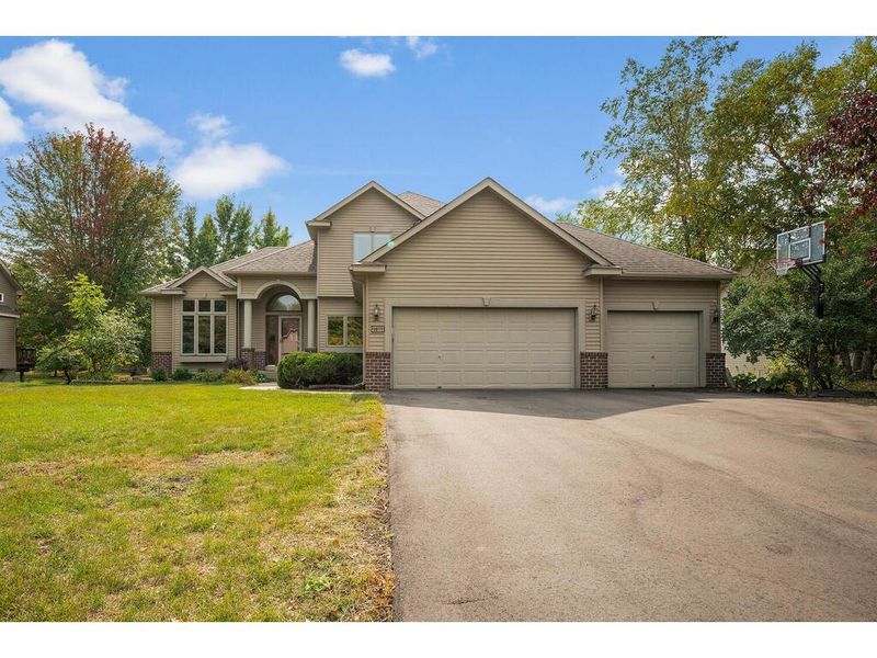 1471 Wintergreen Ct, Victoria, MN 55386