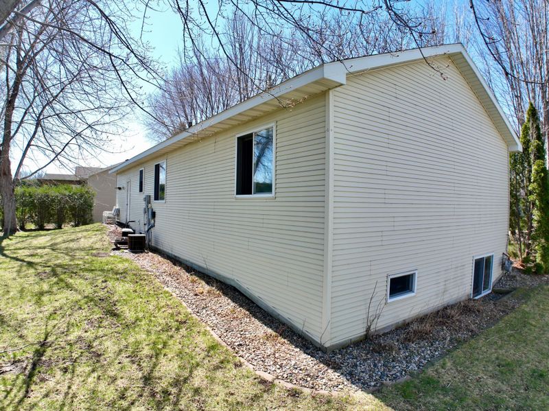 513 25th St SE, Willmar, MN 56201
