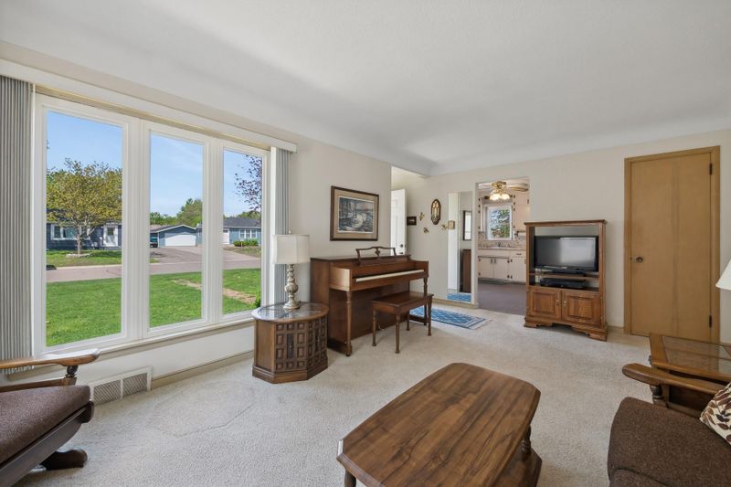 5248 Idaho Ave N, Crystal, MN 55428