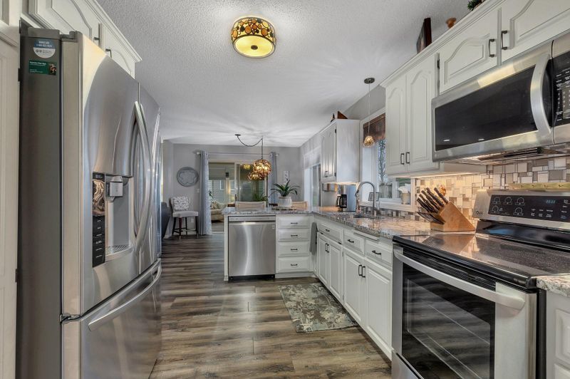 986 Willow View Cir, Waite Park, MN 56387
