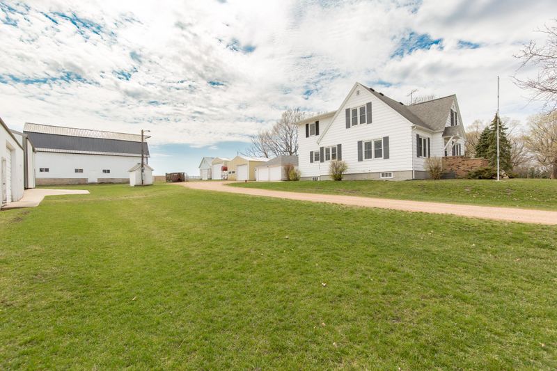6875 230th St W, Belle Plaine, MN 56011
