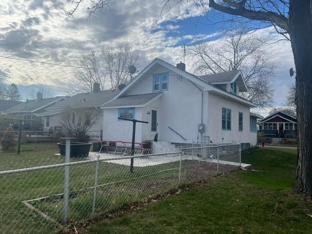 1039 Englewood Ave, Saint Paul, MN 55104