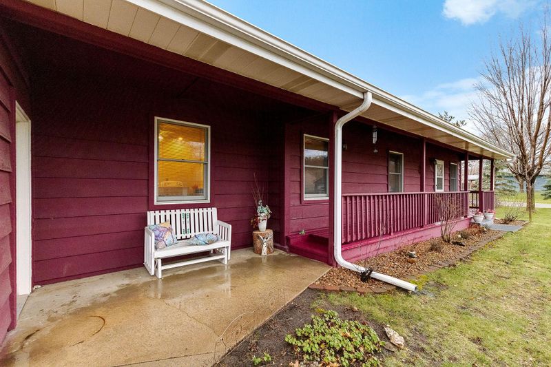 300 Evergreen Dr E, Cannon Falls, MN 55009