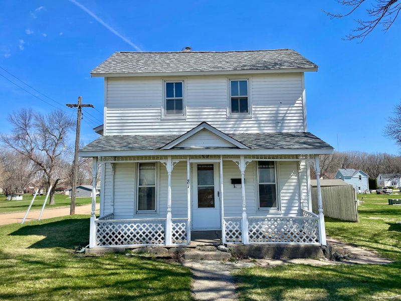 21 N Jackson Ave, Springfield, MN 56087
