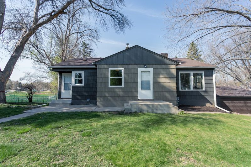 2715 5th St E, Maplewood, MN 55119