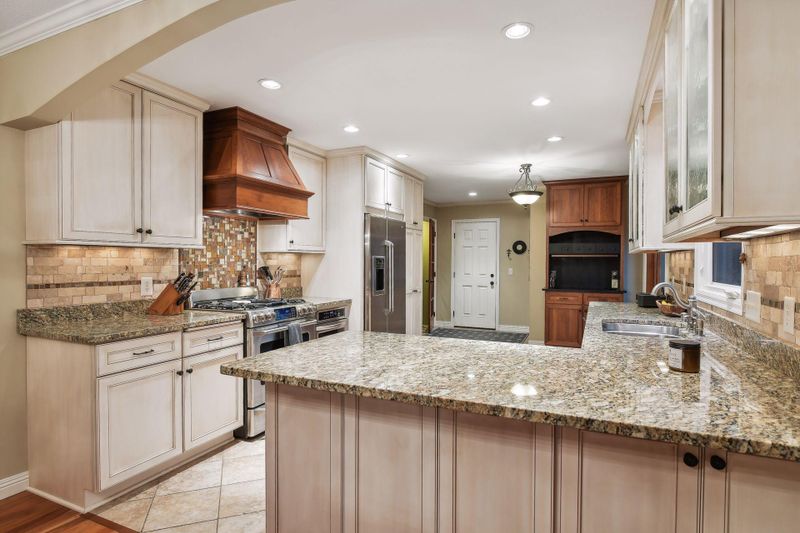 18120 30th Pl N, Plymouth, MN 55447