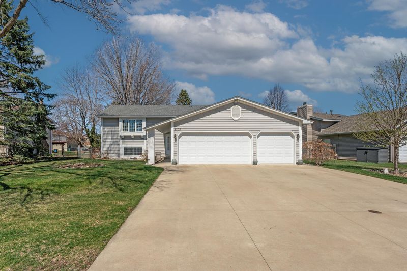 8205 Upper 145th St W, Apple Valley, MN 55124