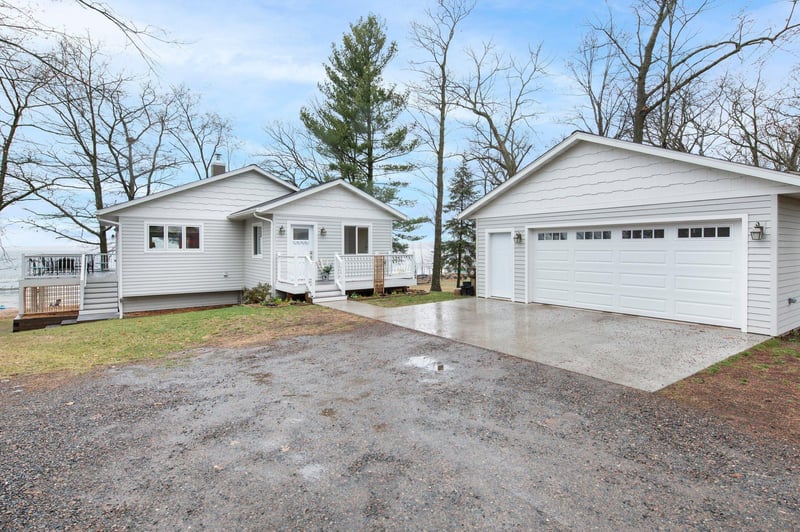 1327 E Lake Dr, Shell Lake, WI 54871