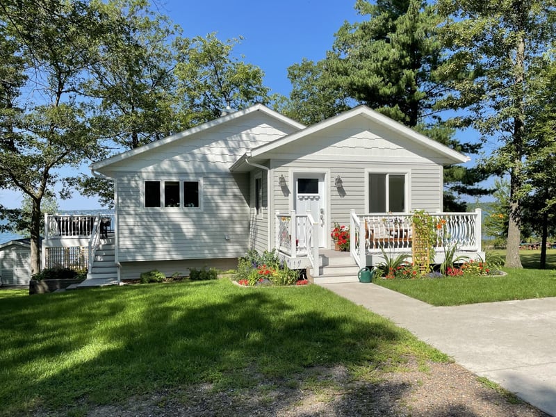 1327 E Lake Dr, Shell Lake, WI 54871
