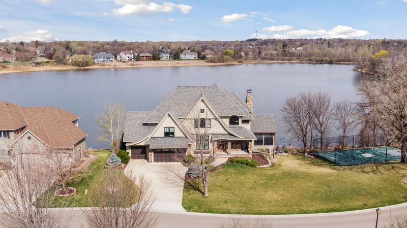 8350 Marsh Creek Rd, Woodbury, MN 55125