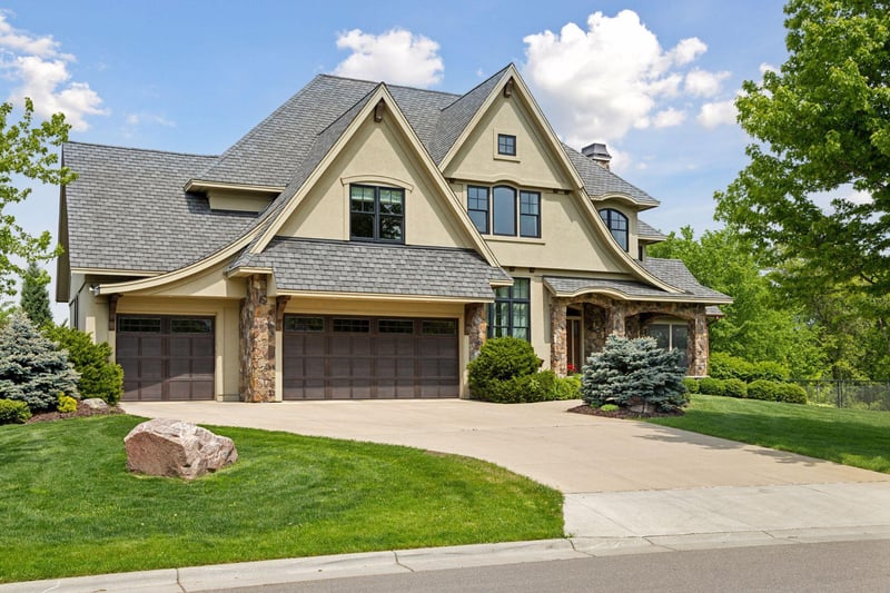 8350 Marsh Creek Rd, Woodbury, MN 55125