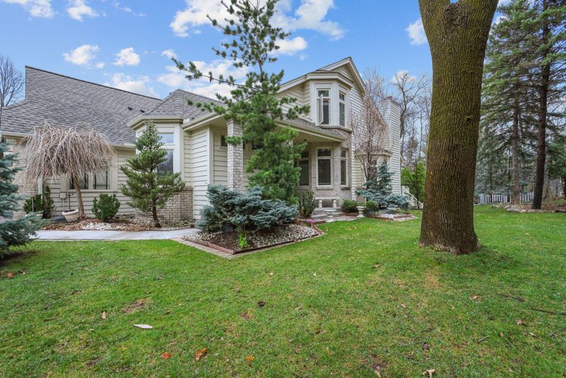 2129 Sherwood Ln, Minnetonka, MN 55305