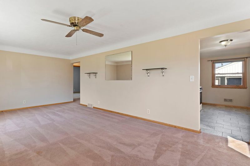 1065 Kenneth St, Eagan, MN 55121