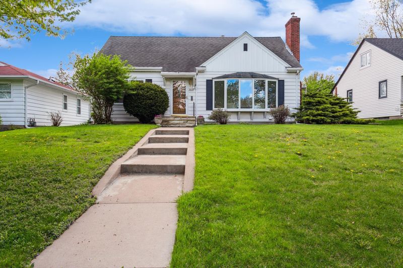 2608 Pahl Ave, Saint Anthony, MN 55418
