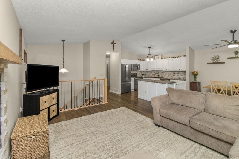 3118B Farnum Dr, Eagan, MN 55121