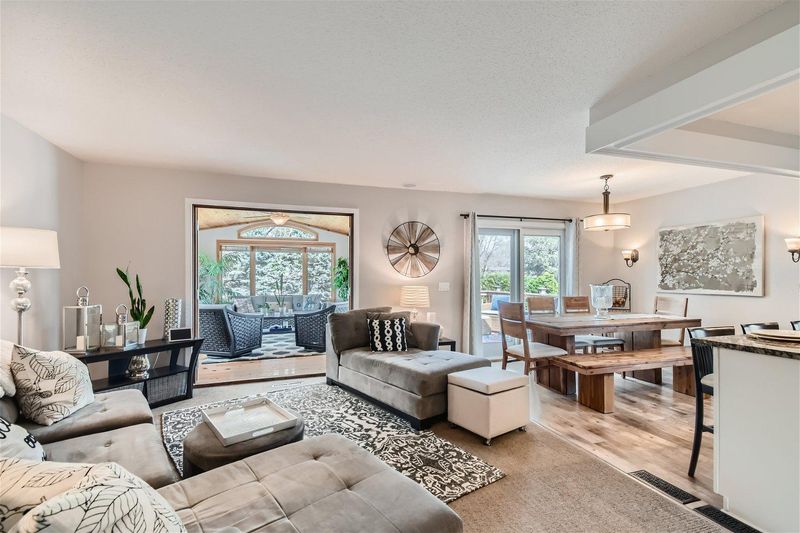 1045 Robinhood Pl, Shoreview, MN 55126