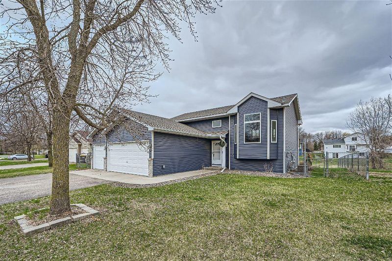 1107 3rd Ave SW, Isanti, MN 55040