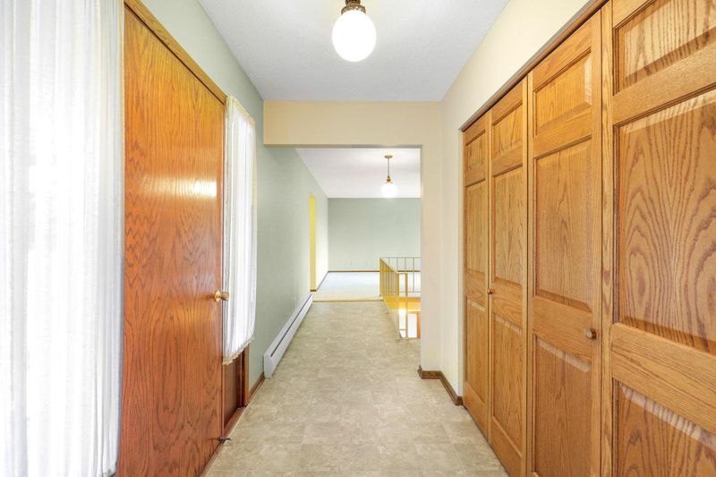 11409 Galtier Dr, Burnsville, MN 55337