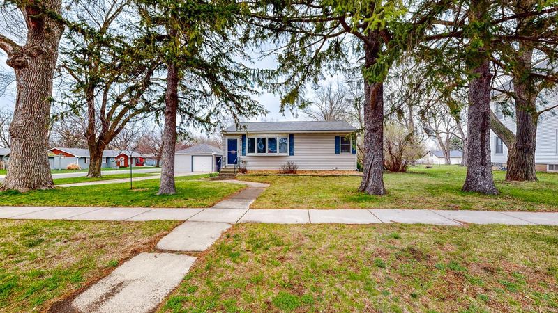 108 2nd St NW, Dodge Center, MN 55927