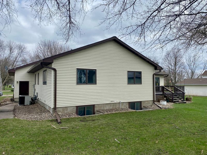 504 2nd St SW, Renville, MN 56284