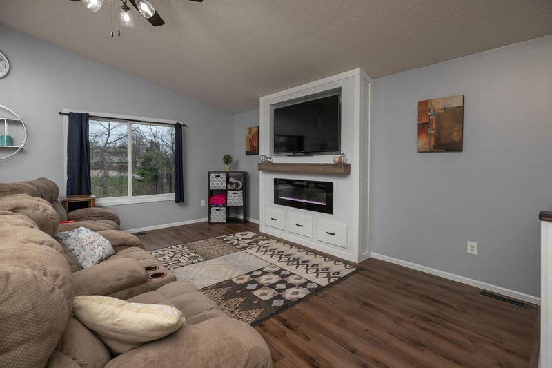 215 Red School Ln, Kellogg, MN 55945
