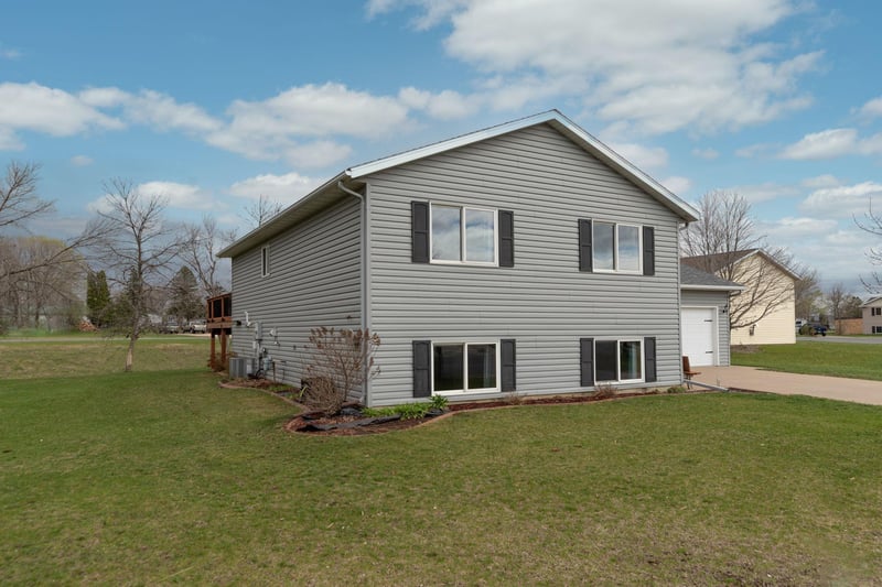 215 Red School Ln, Kellogg, MN 55945