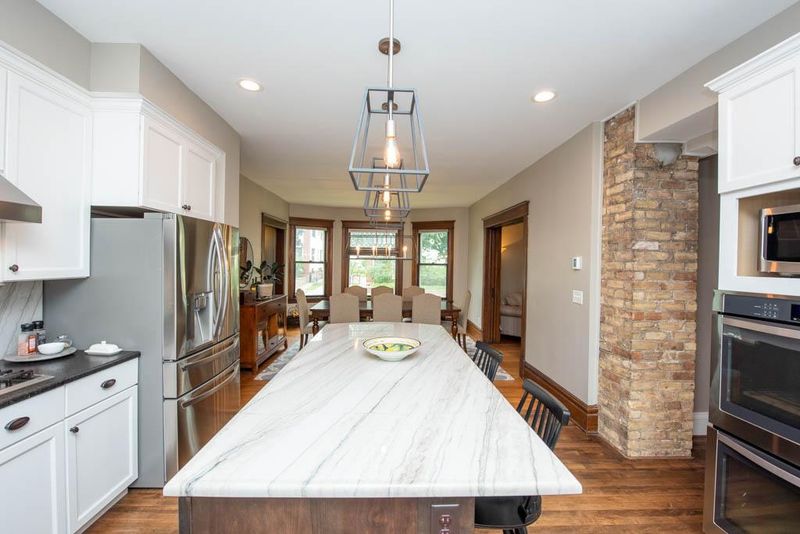 865 Saint Clair Ave, Saint Paul, MN 55105