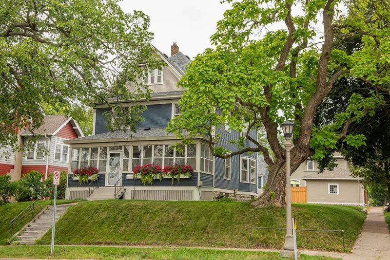 865 Saint Clair Ave, Saint Paul, MN 55105