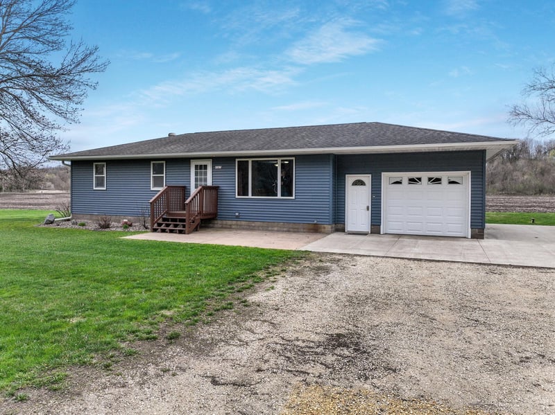 W7419 County Road O, Arkansaw, WI 54721