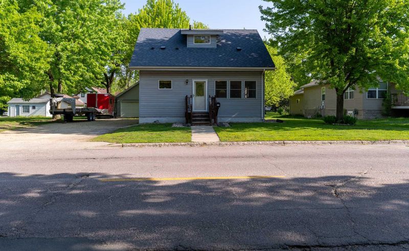 407 Oak Ave SE, Montgomery, MN 56069