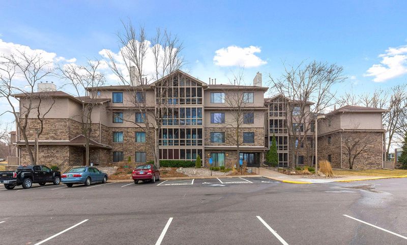 3801 W 98th St #102, Bloomington, MN 55431
