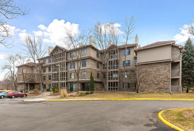 3801 W 98th St #102, Bloomington, MN 55431