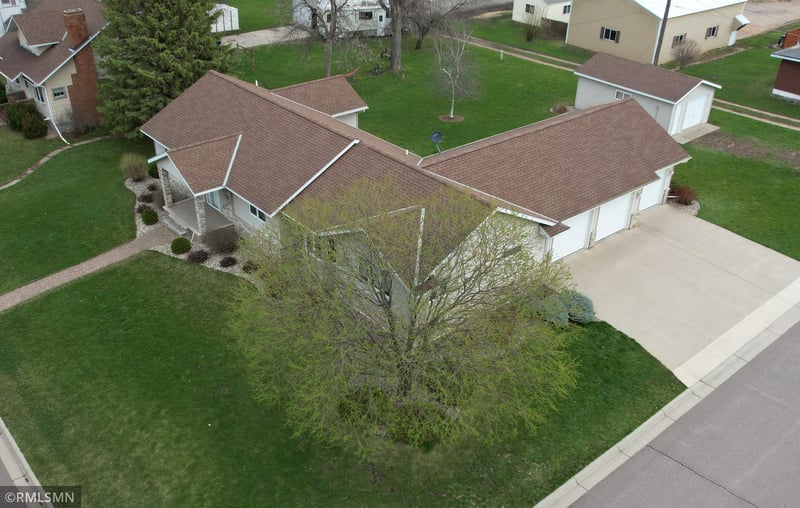 403 NE 2nd St, Buffalo Lake, MN 55314