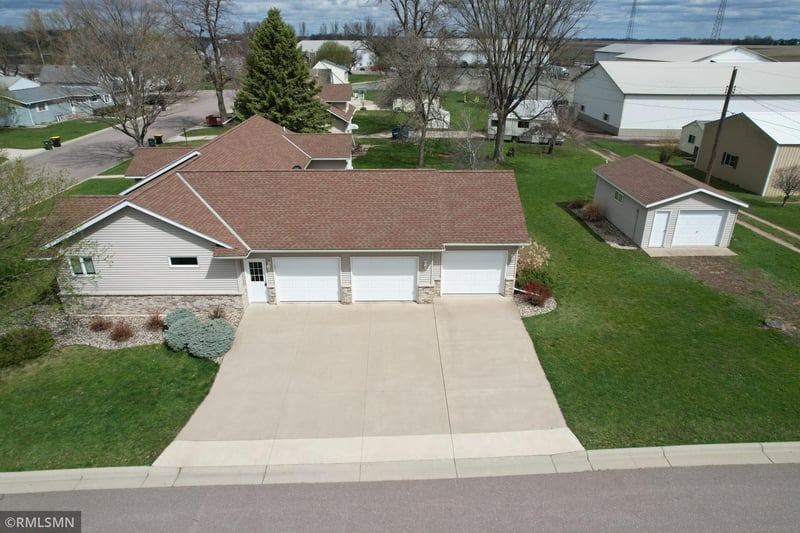 403 NE 2nd St, Buffalo Lake, MN 55314