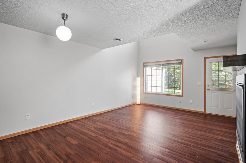10806 Lexington Dr, Eden Prairie, MN 55344