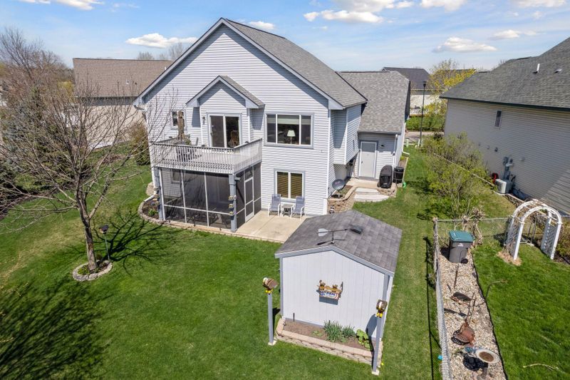 749 7th St, Chaska, MN 55318