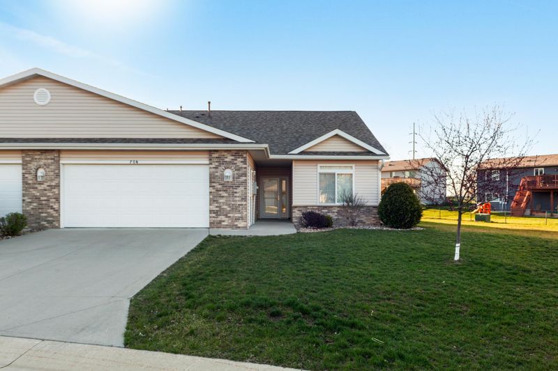 704 15 1/2 Ave NW, Kasson, MN 55944