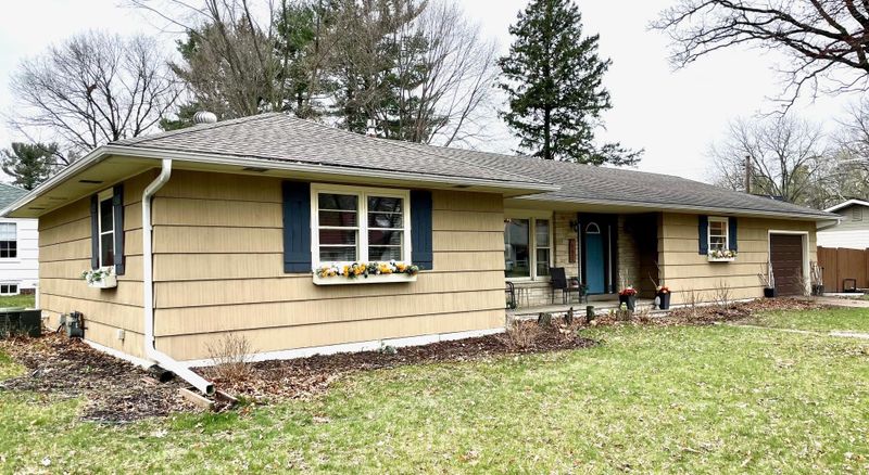 1220 1st Ave E, Menomonie, WI 54751