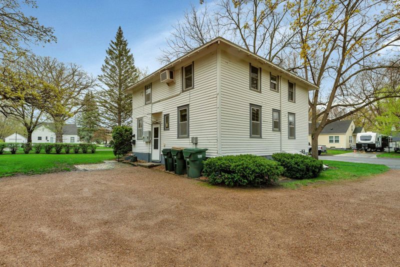 628 Lynn Rd SW, Hutchinson, MN 55350