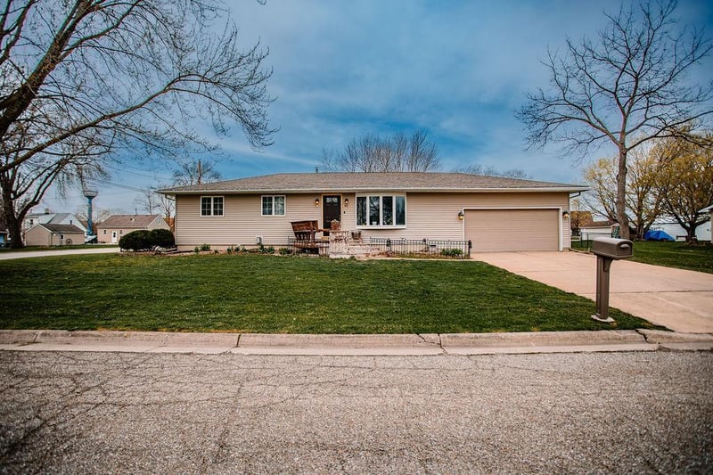 802 Nordland Ave, Lyle, MN 55953