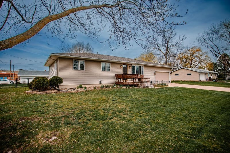 802 Nordland Ave, Lyle, MN 55953