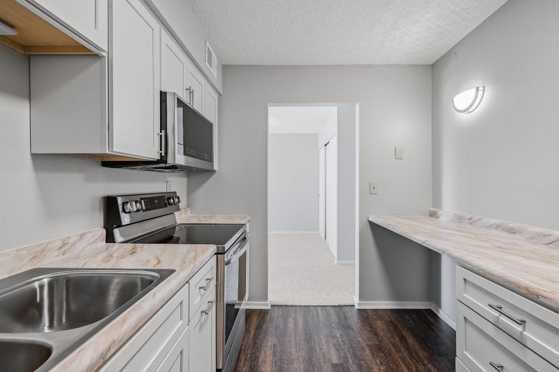 6328 Barrie Rd #3G, Edina, MN 55435